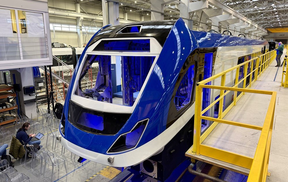 Newag представил сборку дизель-электропоезда для PKP Intercity