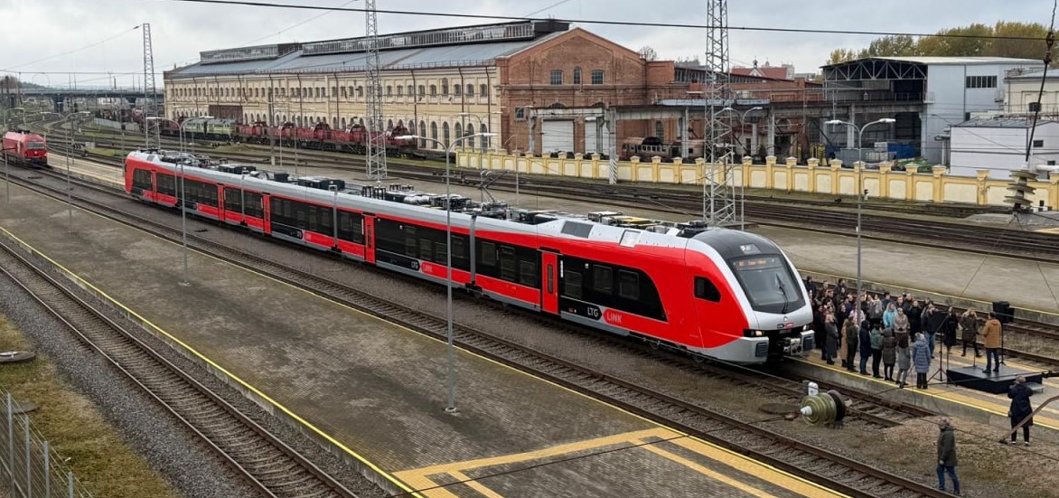 В Литве представили электропоезд Stadler FLIRT   