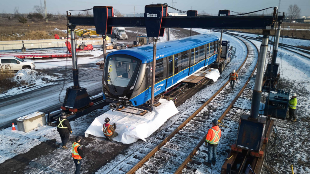 Первый вагон Mark V SkyTrain компании Alstom отправлен на испытания в Ванкувер