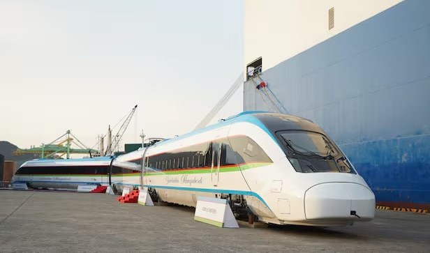 Hyundai Rotem отправила в Узбекистан первый высокоскоростной поезд