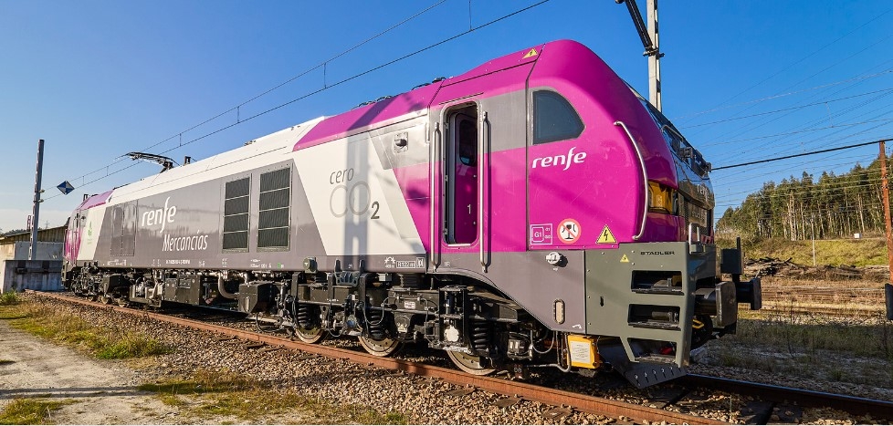 Renfe ввел в эксплуатацию новый электровоз Stadler